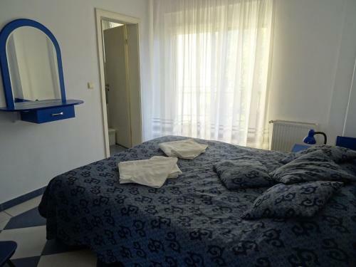 Club Topaz Apartments