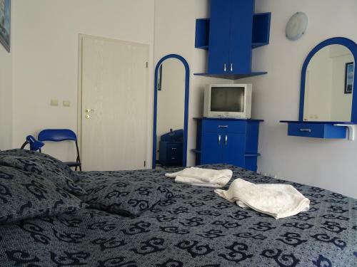 Club Topaz Apartments