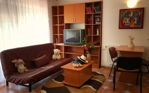 Club Topaz Apartments