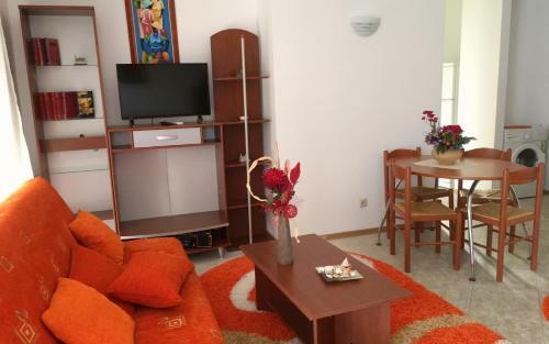 Club Topaz Apartments