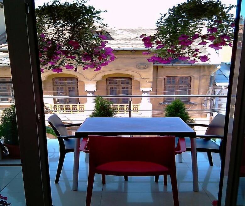 Tranzzit Hotel