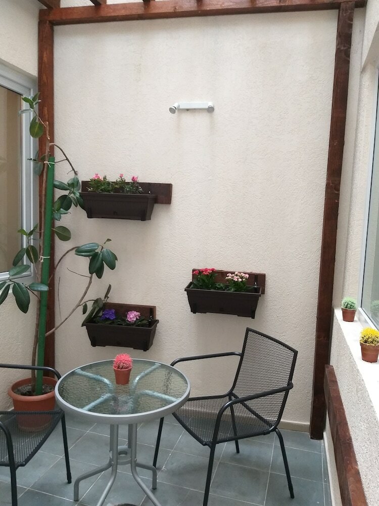 Tranzzit Hotel