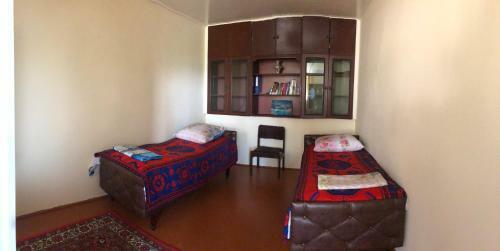Bed & Breakfast Shaki Host House