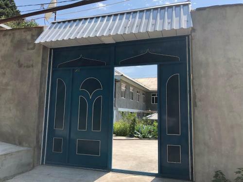 Bed & Breakfast Shaki Host House