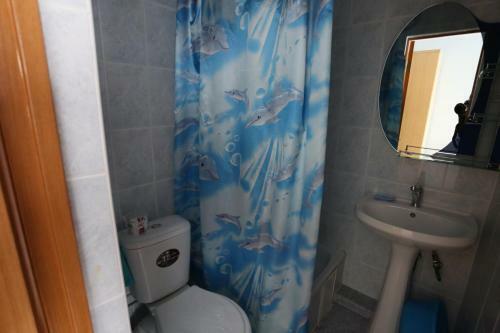 Hostal Blue Roof