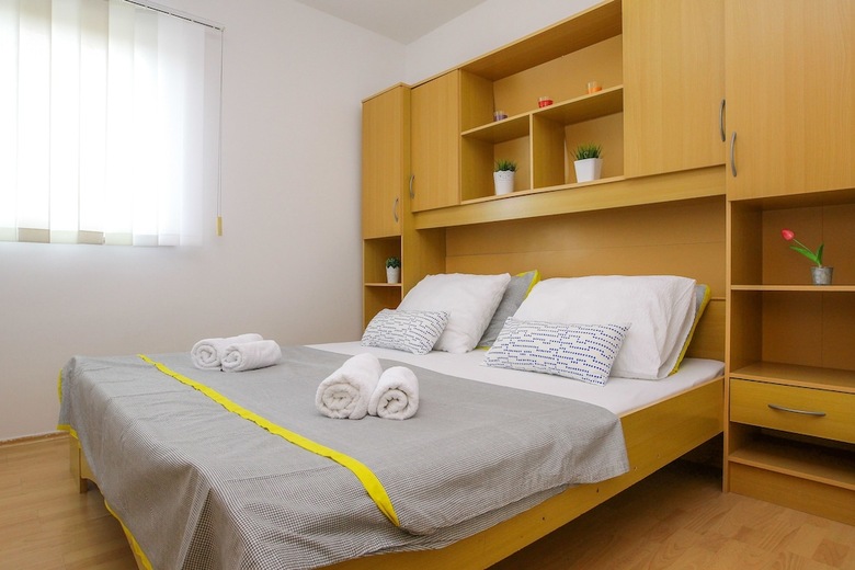 Lucky Luke Pool Apartments
