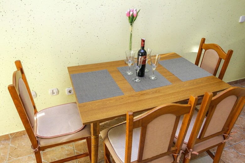 Lucky Luke Pool Apartments