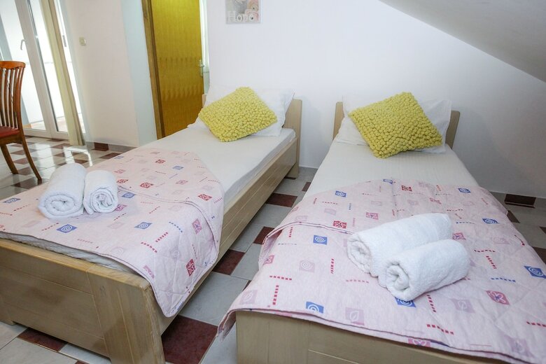Lucky Luke Pool Apartments