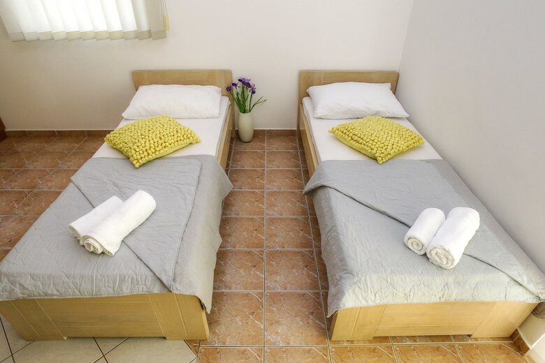 Lucky Luke Pool Apartments