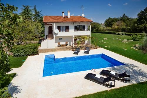 Apartment Doris With Private Pool And Large Garden