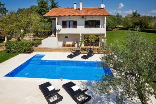 Apartment Doris With Private Pool And Large Garden