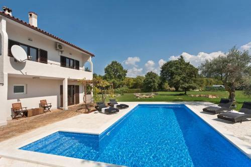 Apartment Doris With Private Pool And Large Garden