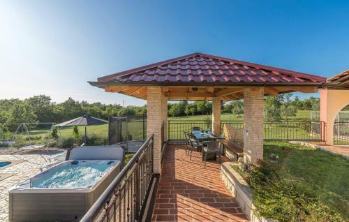 Villa Ivda With Heated Pool In Porec Area