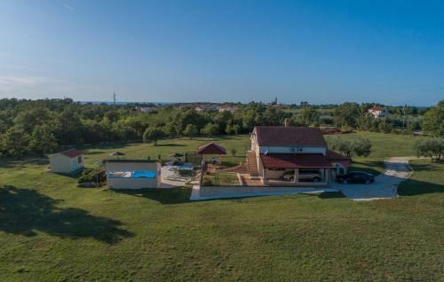 Villa Ivda With Heated Pool In Porec Area