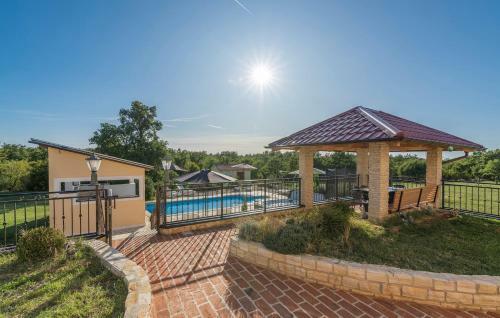 Villa Ivda With Heated Pool In Porec Area