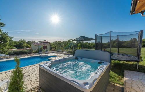 Villa Ivda With Heated Pool In Porec Area