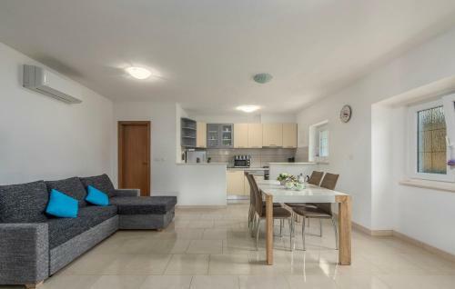 Two Bedroom Apartment Legovic With Garden