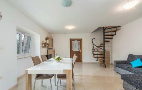 Two Bedroom Apartment Legovic With Garden