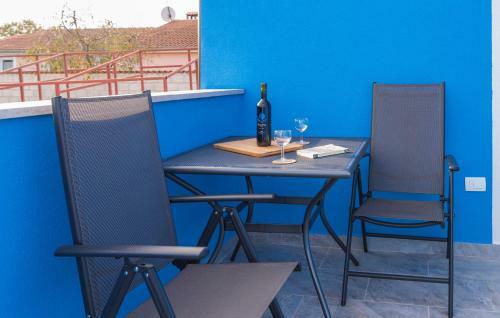 Blue Holiday House With Private Pool