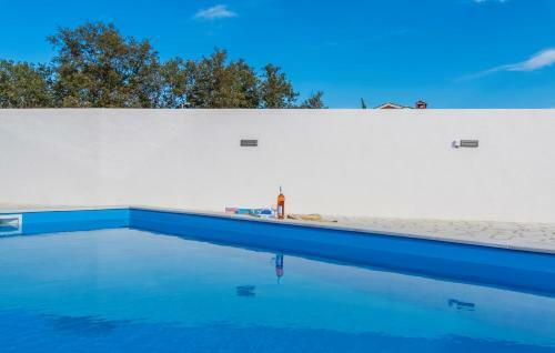 Blue Holiday House With Private Pool