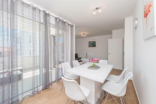 Villa Star 6 Luxury Apartment With A Pool
