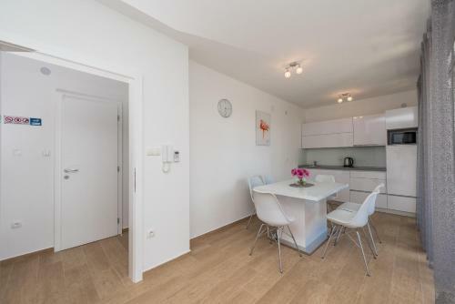 Villa Star 6 Luxury Apartment With A Pool