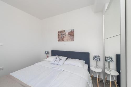 Adris, Modern & Spacious Apartment For 6