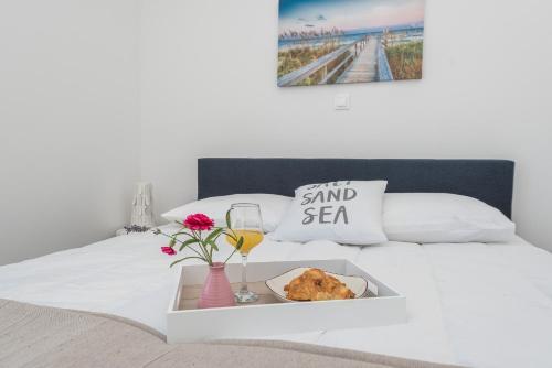Adris, Modern & Spacious Apartment For 6