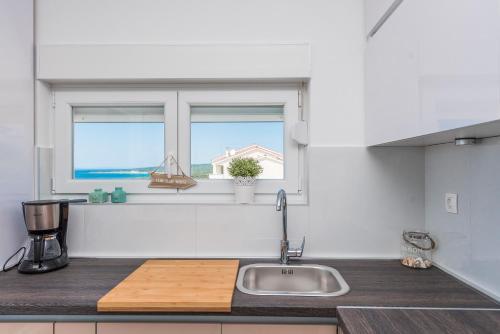 Adris, Modern & Spacious Apartment For 6