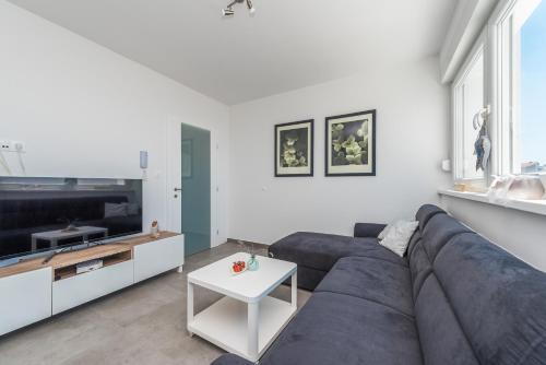 Adris, Modern & Spacious Apartment For 6