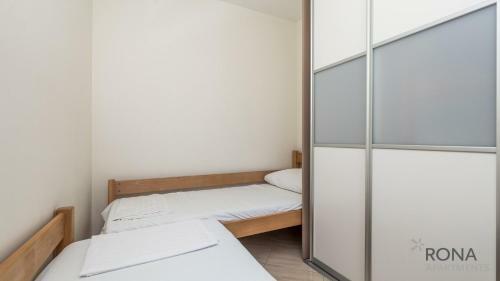 Rona Apartment Andy