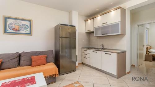 Rona Apartment Andy