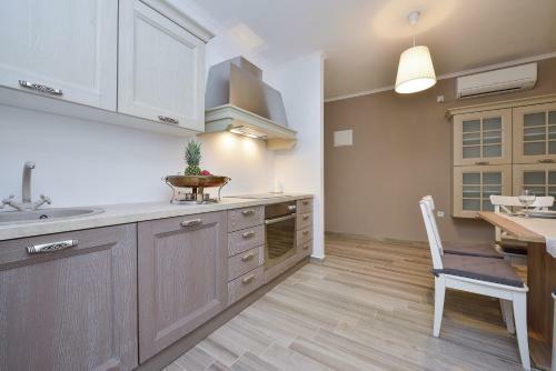 Apartments Tisno