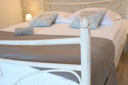 Apartments Tisno