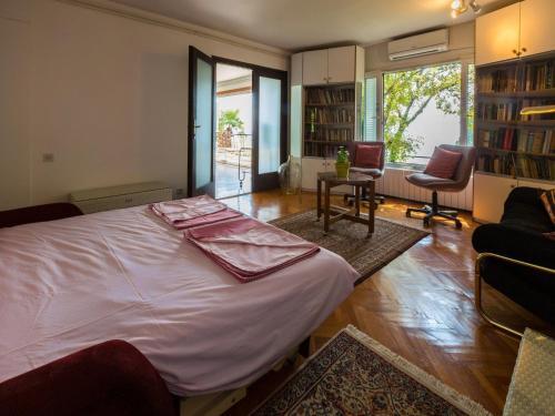 Vaho Holiday Home
