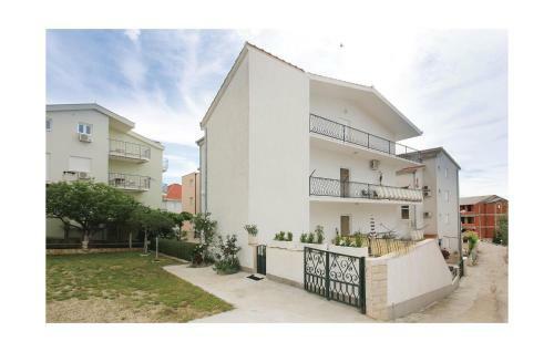 Four-bedroom Apartment In Omis
