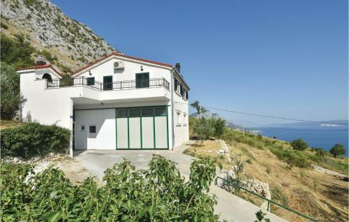 Two-bedroom Holiday Home In Omis