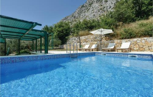 Two-bedroom Holiday Home In Omis