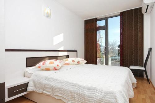 Apartments With Wifi Omis - 3253