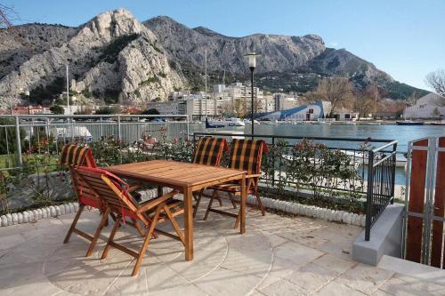 Apartments With Wifi Omis - 3253