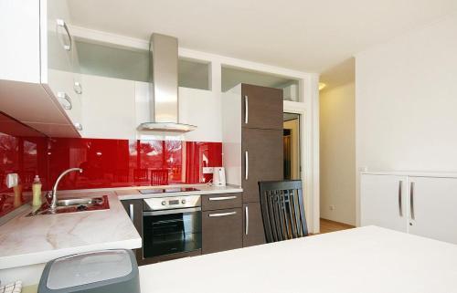 Apartments With Wifi Omis - 3253