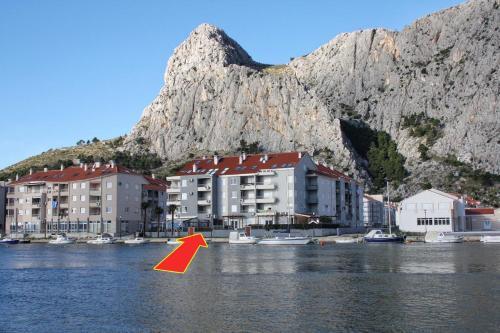 Apartments With Wifi Omis - 3253