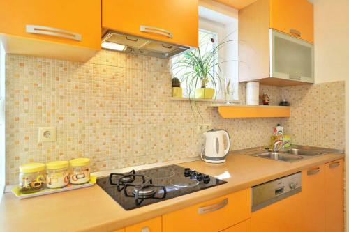 Omis Apartment Sleeps 5 Air Con