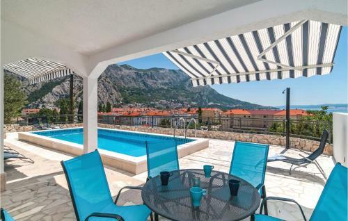 Six-bedroom Holiday Home In Omis