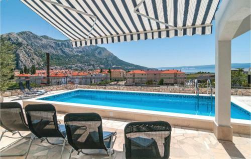 Six-bedroom Holiday Home In Omis