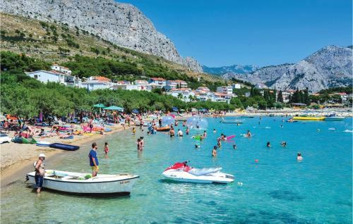 Six-bedroom Holiday Home In Omis