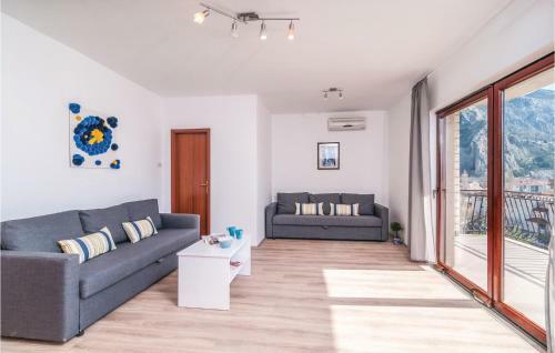 Six-bedroom Holiday Home In Omis