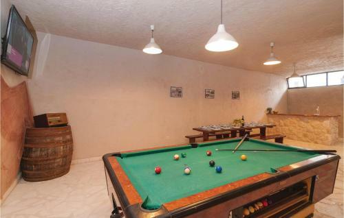 Six-bedroom Holiday Home In Omis