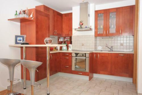 Apartments By The Sea Omis - 7577