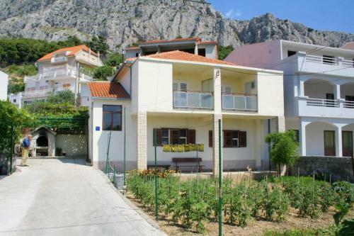 Apartments With A Parking Space Omis - 2751